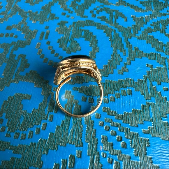 Avante Vintage Ring Green Glass Gold Tone Victorian Jewel Cocktail Ring 4-6 - Picture 3 of 5